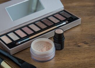 Czy można nałożyć korektor na całą twarz?