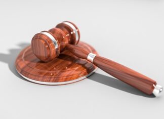 Jaka jest kara za robienie paznokci w domu? Jaka jest kara za robienie paznokci w domu?