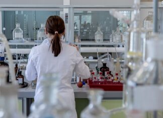 Czy lekarz rodzinny może odetkać ucho? Czy lekarz rodzinny może odetkać ucho?