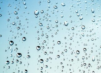 Dlaczego cały czas mam mokre majtki? Dlaczego cały czas mam mokre majtki?